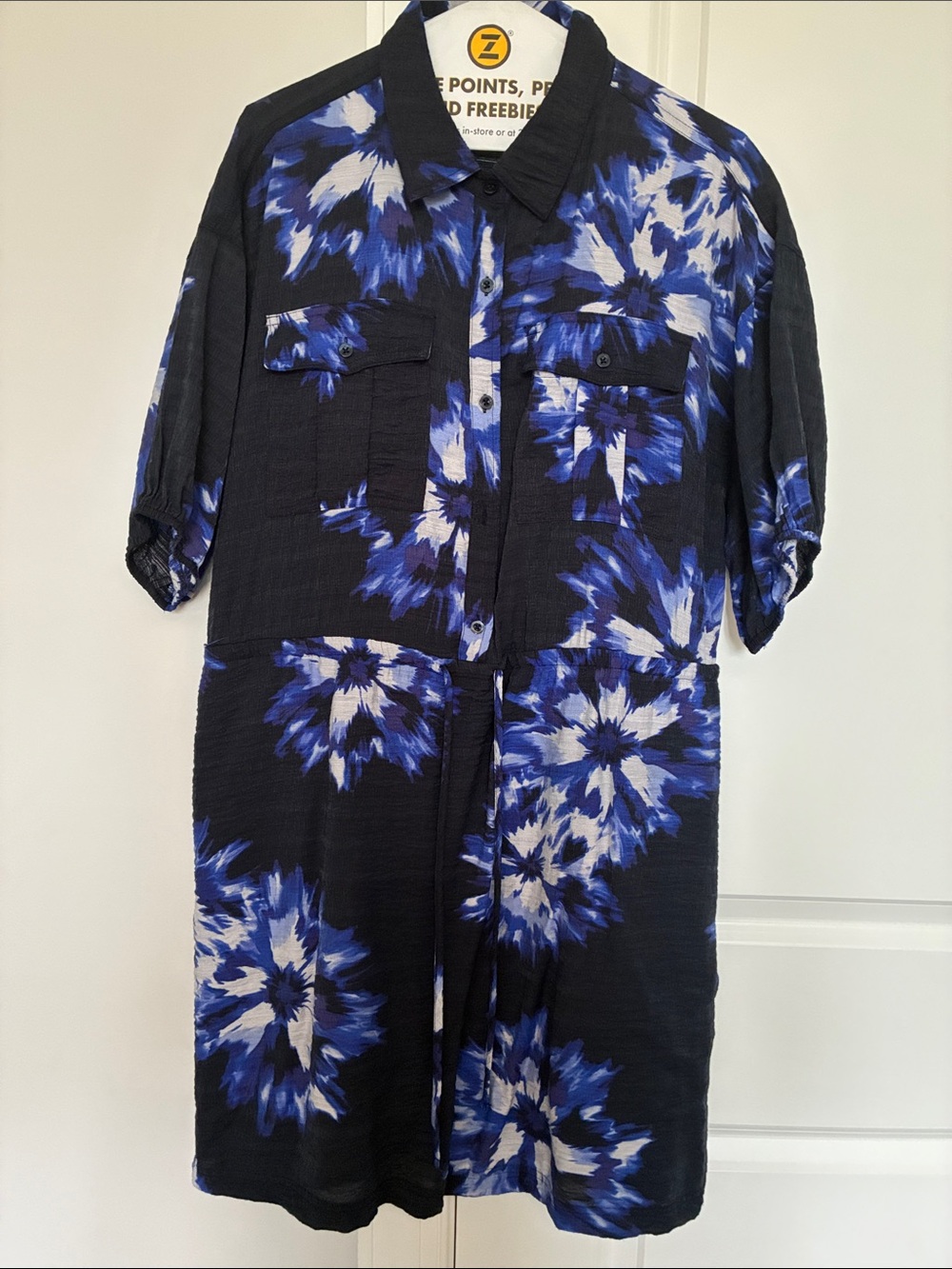 Vera Wang Black Floral Button-Down Shirt Dress with Blue and White Burst Print